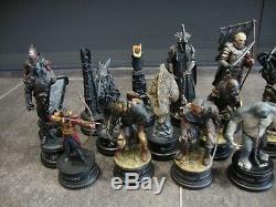61 x Eaglemoss Lord of the Rings Chess set pieces In displayed condition