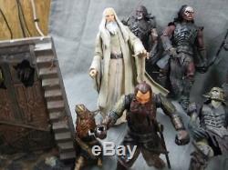Large Lord Of the Rings 22 Figure lot with lots of accessories Great shape