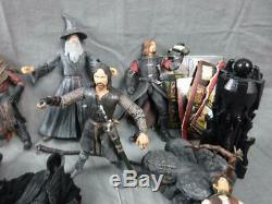 Large Lord Of the Rings 22 Figure lot with lots of accessories Great shape