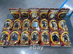 Lord Of the Rings The Two Towers Toy Biz 20 Different Piece Action Figure Lot A+