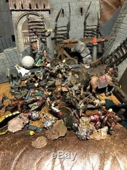 Lord of The Rings, Armies of Middle Earth HELMS DEEP PLAYSET with23 Action Figures