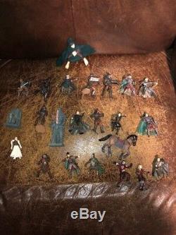 Lord of The Rings, Armies of Middle Earth HELMS DEEP PLAYSET with23 Action Figures