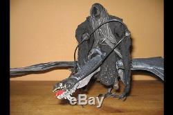 Lord of the Rings Deluxe Poseable Fell Beast w Ringwraith Rider LOTR Figures