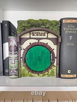 Lord of the rings book nook, hobbit hole, book ends