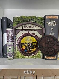 Lord of the rings book nook, hobbit hole, book ends