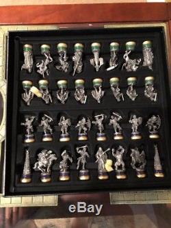 The Lord of The Rings Noble Collection Chess Set 36 Figures