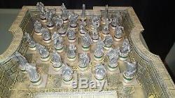 The Lord of the Rings Chess Set from The Noble Collection with 32 pieces READ