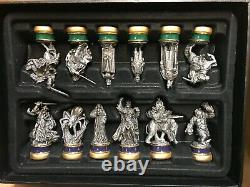 The Lord of the Rings Collector's Chess Set by The Noble Collection 32 + 32 Pc