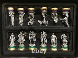 The Lord of the Rings Collector's Chess Set by The Noble Collection 32 + 32 Pc