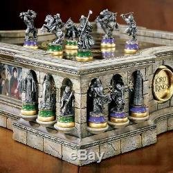 The Lord of the Rings Collector's Chess Set by The Noble Collection New