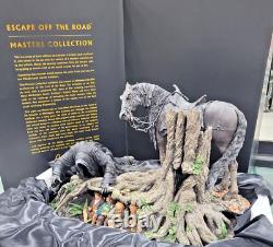 Weta Collectibles The Lord of the Rings Escape Off the Road Statue PLEASE READ