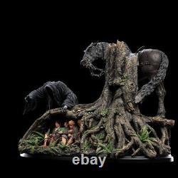 Weta Lord of the Rings Masters Collection Escape off the Road 16 Statue #491